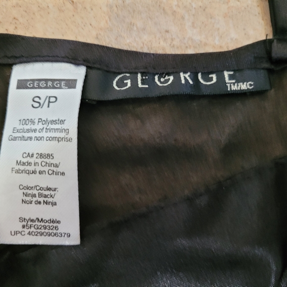 Satiny Lingerie with adjustable features. - Picture 6 of 7